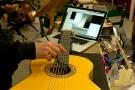 Cámara de inspección para el interior de la guitarra