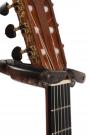 Soporte de guitarra con dispositivo de retención automático