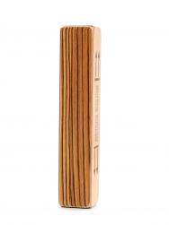 Shaker de madera marrón con dos cámaras llenas